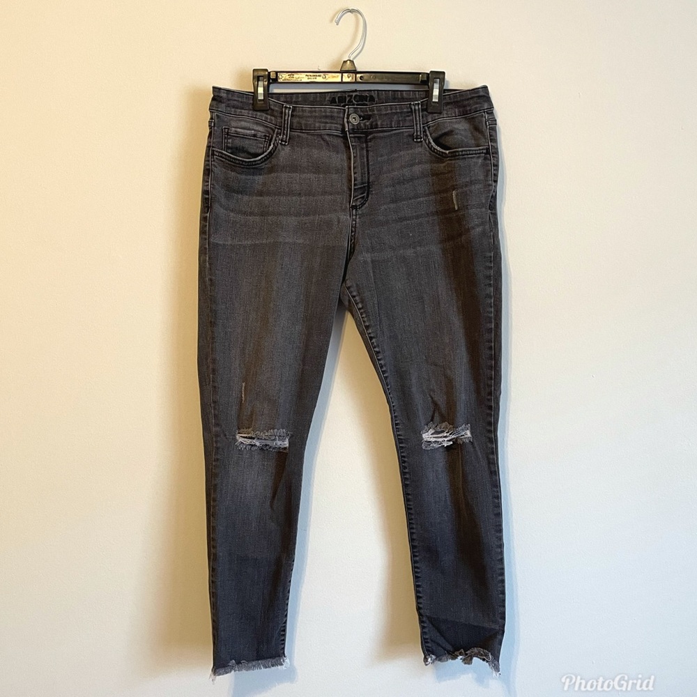 Arizona Distressed Jeans